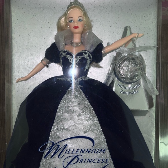 Barbie’s - Picture 4 of 7